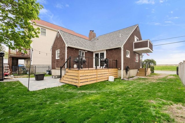 61 Edgewater Dr, Quincy, MA 02169