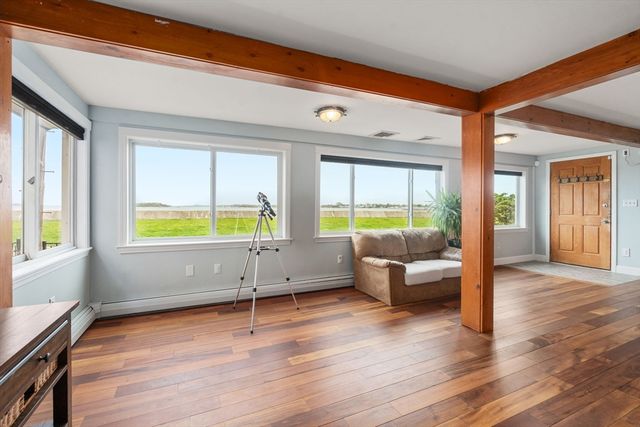 61 Edgewater Dr, Quincy, MA 02169