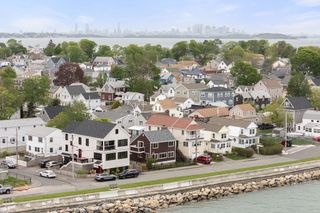 61 Edgewater Dr, Quincy, MA 02169