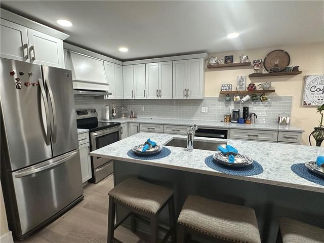 351 New London Avenue 501, Warwick, RI 02886