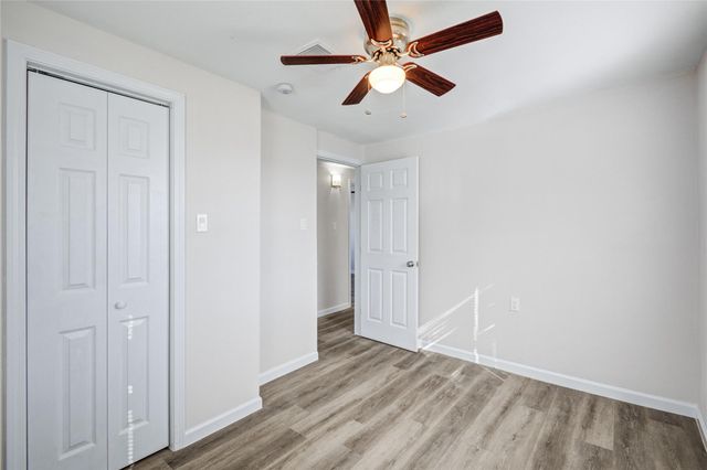 207 E Bernard Street, Clute, TX 77531