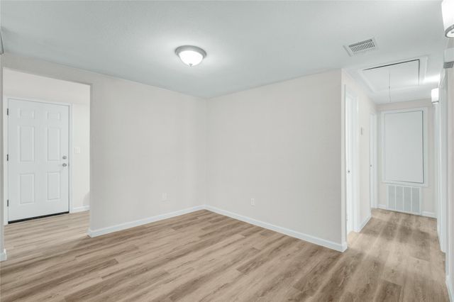 207 E Bernard Street, Clute, TX 77531