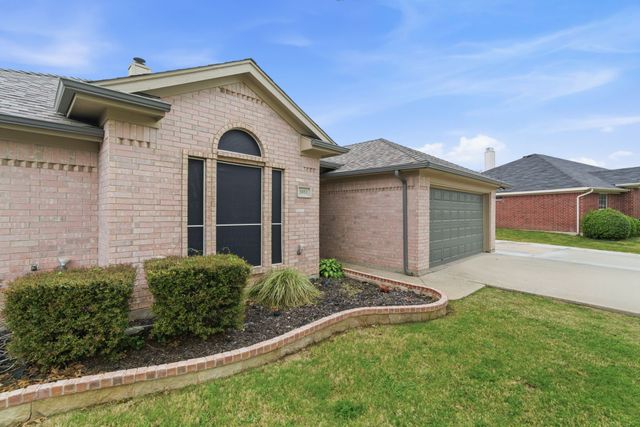 1051 Thistle Meade Circle, Burleson, TX 76028