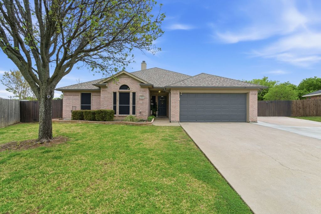 1051 Thistle Meade Circle, Burleson, TX 76028