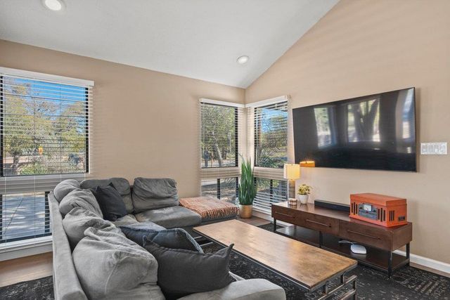 1505 N Lbj DR, San Marcos, TX 78666