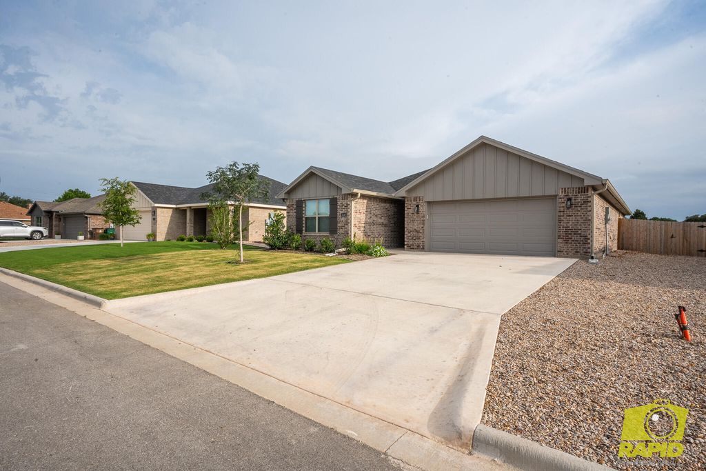 Image 3 of property listing at 3142 Cedarhill Drive, San Angelo, TX 76904
