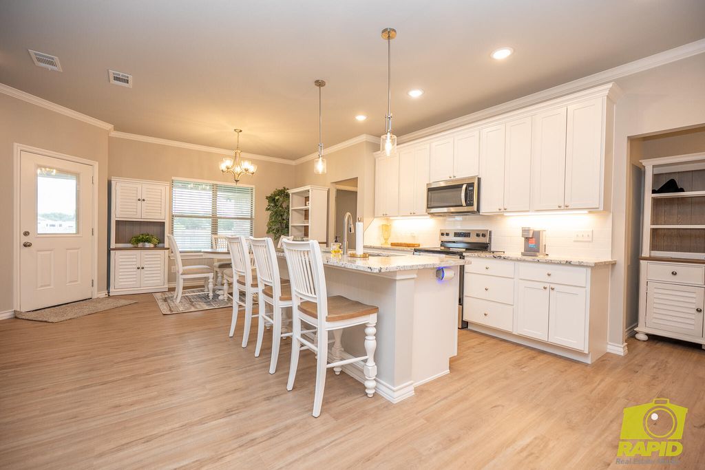 Image 5 of property listing at 3142 Cedarhill Drive, San Angelo, TX 76904