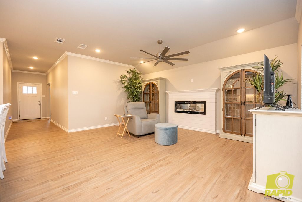 Image 6 of property listing at 3142 Cedarhill Drive, San Angelo, TX 76904