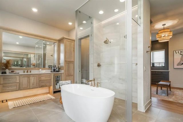 4735 Centennial Boulevard, Urbandale, IA 50323