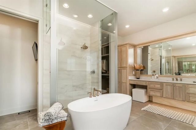 4735 Centennial Boulevard, Urbandale, IA 50323