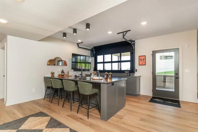 4735 Centennial Boulevard, Urbandale, IA 50323