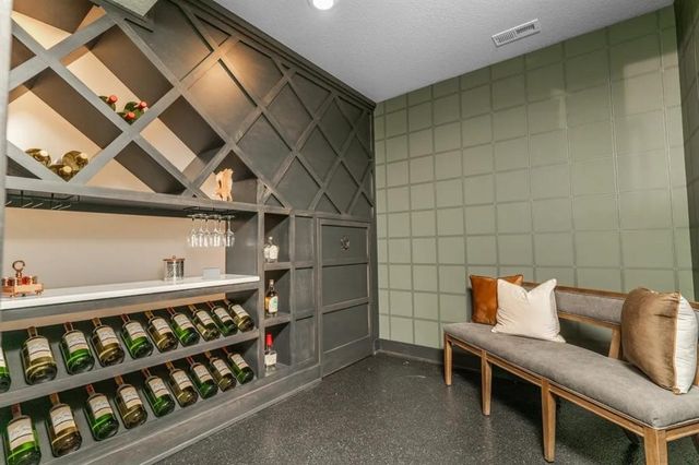 4735 Centennial Boulevard, Urbandale, IA 50323