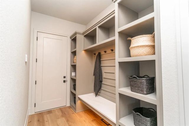 4735 Centennial Boulevard, Urbandale, IA 50323