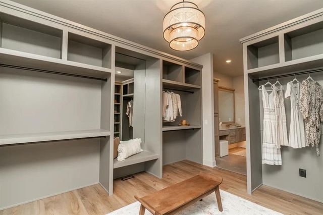 4735 Centennial Boulevard, Urbandale, IA 50323