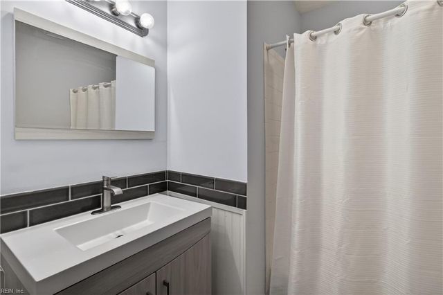 4472 Silverleaf DR, Virginia Beach, VA 23462