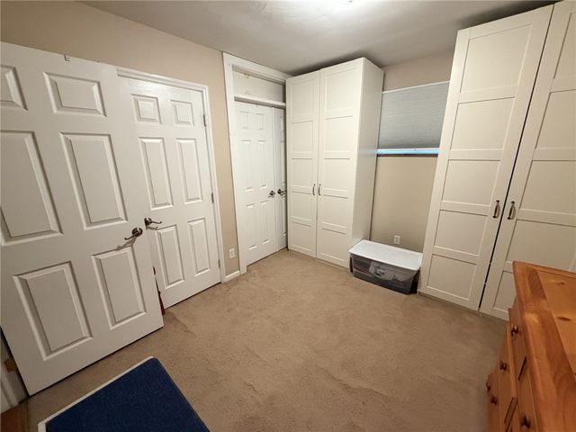 190 Oak Manor Dr, Harrison Twp, PA 15065