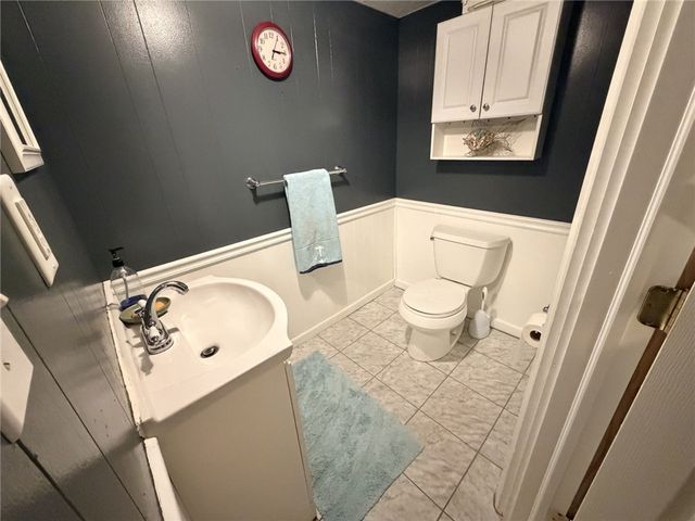 190 Oak Manor Dr, Harrison Twp, PA 15065