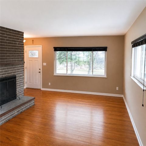 190 Oak Manor Dr, Harrison Twp, PA 15065