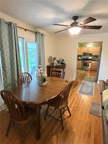 190 Oak Manor Dr, Harrison Twp, PA 15065