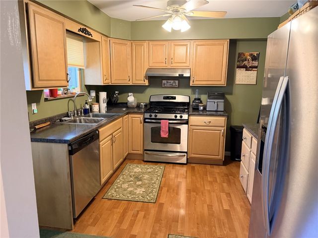 190 Oak Manor Dr, Harrison Twp, PA 15065