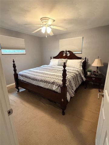 190 Oak Manor Dr, Harrison Twp, PA 15065