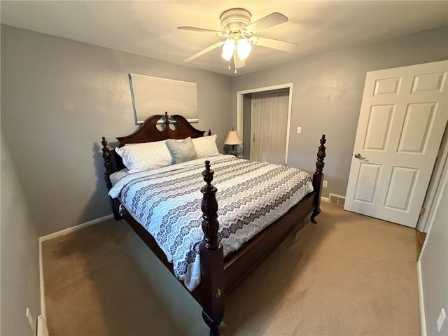 190 Oak Manor Dr, Harrison Twp, PA 15065