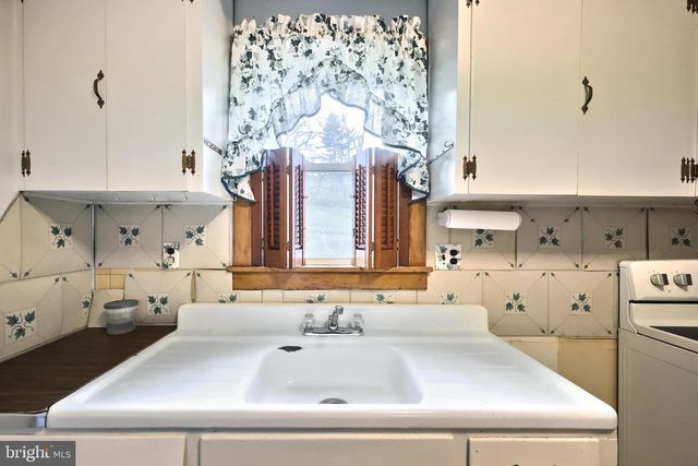 2783 GLEN ROCK RD, Glen Rock, PA 17327