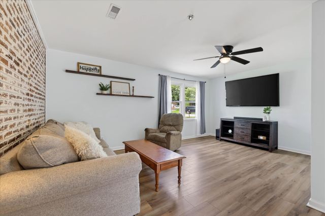 576 Cynthia Dr, Clarksville, TN 37042