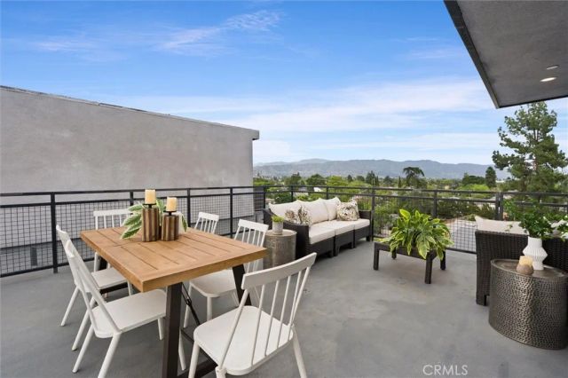 6057 N Tujunga Avenue, North Hollywood, CA 91606