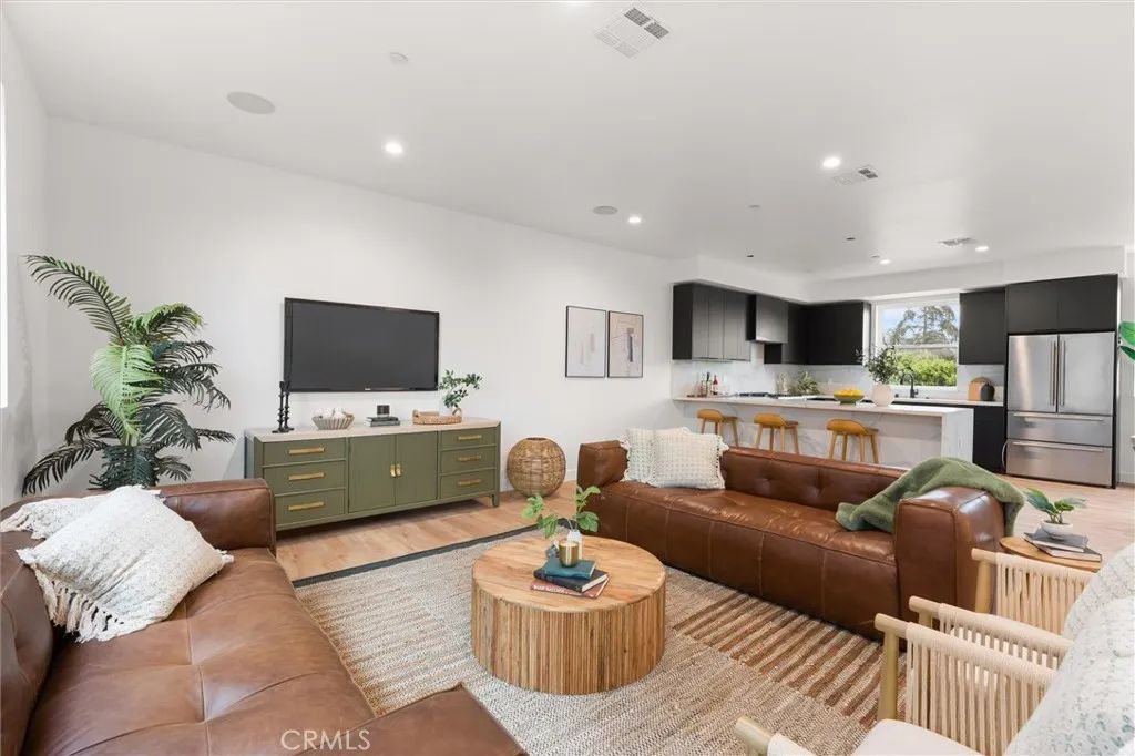 6057 N Tujunga Avenue, North Hollywood, CA 91606