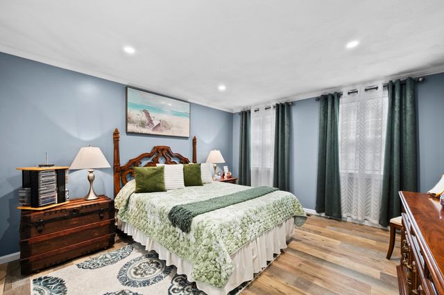 30 Juniper Ln 30, Tewksbury, MA 01876