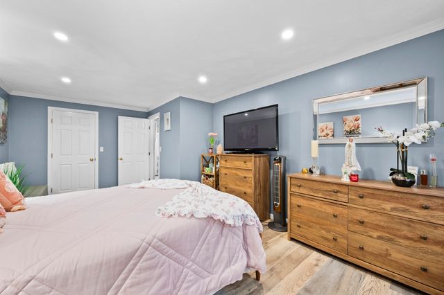30 Juniper Ln 30, Tewksbury, MA 01876