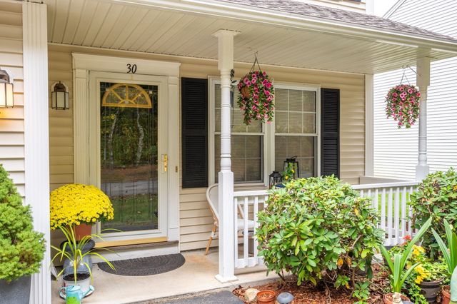 30 Juniper Ln 30, Tewksbury, MA 01876