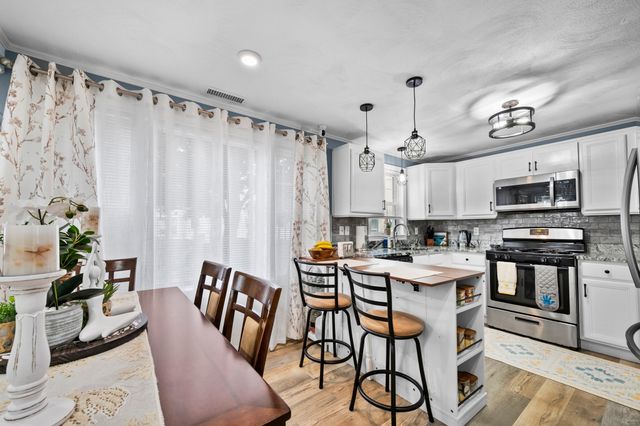 30 Juniper Ln 30, Tewksbury, MA 01876