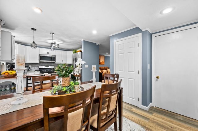 30 Juniper Ln 30, Tewksbury, MA 01876