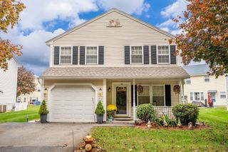 30 Juniper Ln 30, Tewksbury, MA 01876