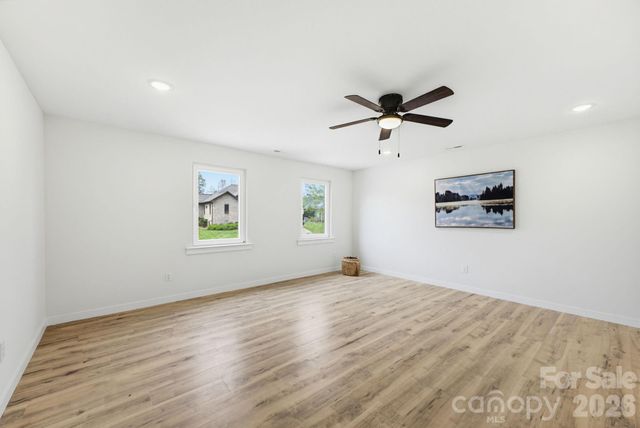 1928 46th Avenue Drive NE, Hickory, NC 28601