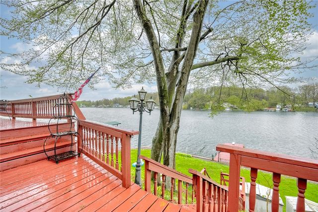 11737 Tompkins Point Road, Wolcott, NY 14590
