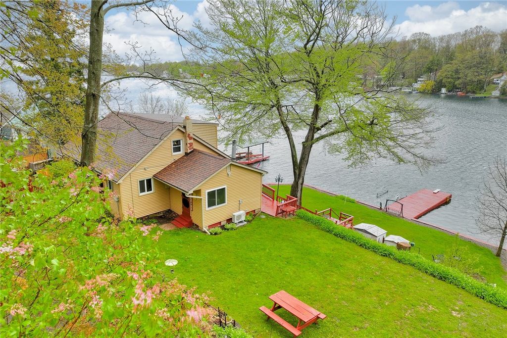 11737 Tompkins Point Road, Wolcott, NY 14590