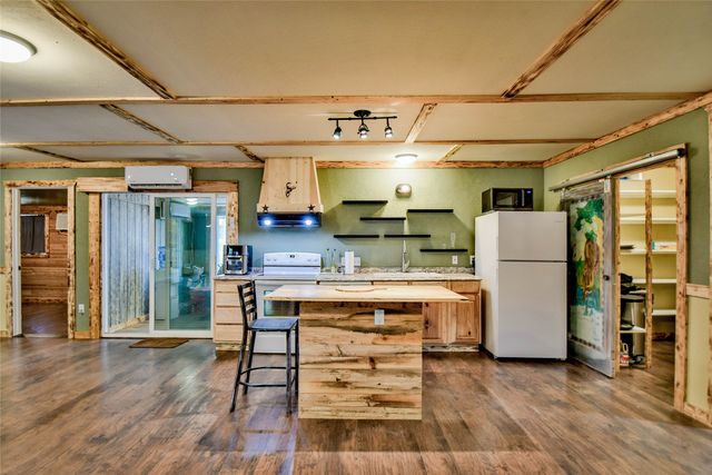 5711 Flint Drive, Granbury, TX 76048