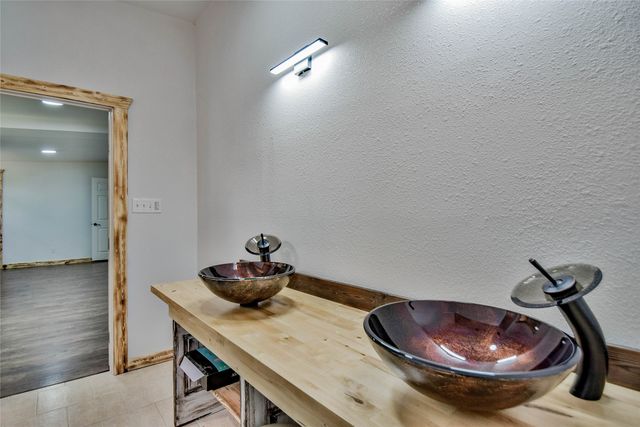 5711 Flint Drive, Granbury, TX 76048