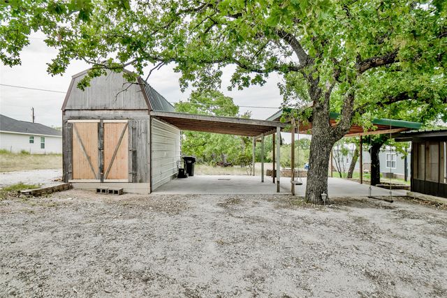 5711 Flint Drive, Granbury, TX 76048