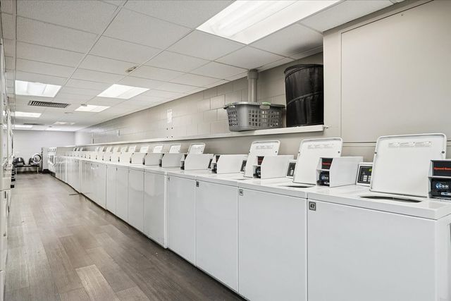 1560 N Sandburg Terrace 2607J, Chicago, IL 60610