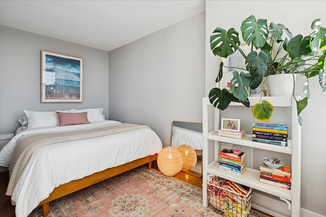 1560 N Sandburg Terrace 2607J, Chicago, IL 60610