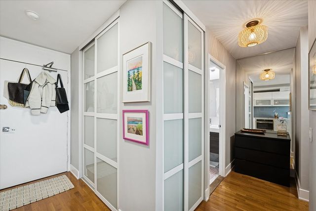 1560 N Sandburg Terrace 2607J, Chicago, IL 60610