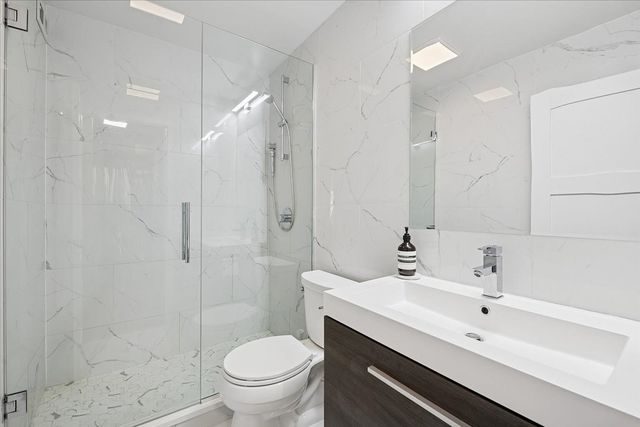 1560 N Sandburg Terrace 2607J, Chicago, IL 60610