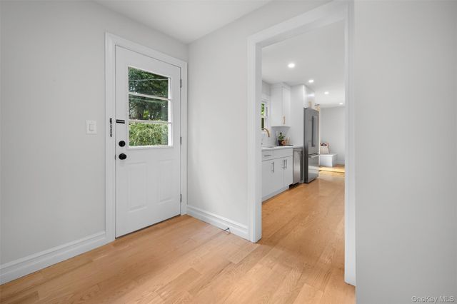 20 Chestnut Drive, East Hills, NY 11576