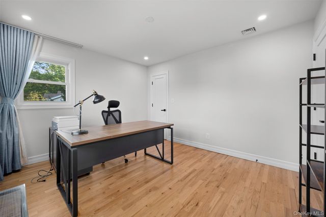 20 Chestnut Drive, East Hills, NY 11576