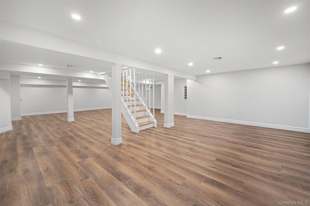 20 Chestnut Drive, East Hills, NY 11576