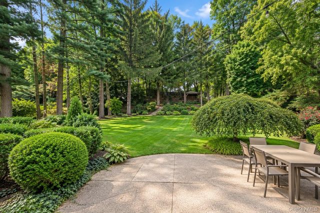 20 Chestnut Drive, East Hills, NY 11576